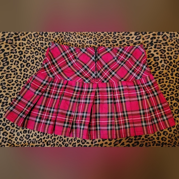 Royal Bones Red Plaid Pleated Skirt Size SMALL Daang Goodman NYC. - Picture 3 of 11